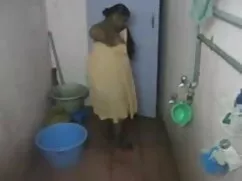 স্বর্ণকেশী সুন্দরী ব ...