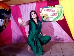 বাড়ীতে বাঙালি চুদাচ ...