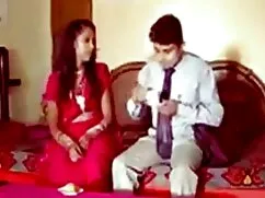 সুন্দরী বালিকা কাজের ...