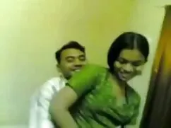 বড় সুন্দরী মহিলা চু ...